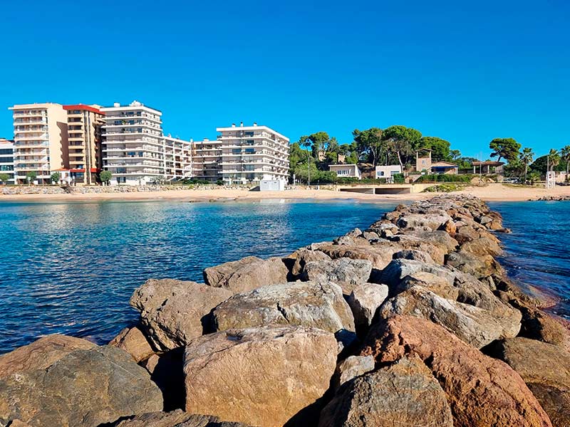 Un dels espigons de Sant Antoni on es farà la intervenció. (Foto: Ajuntament de Calonge i Sant Antoni).