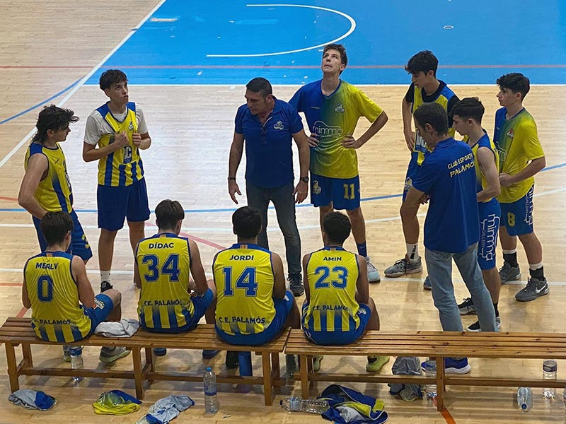 El júnior de primer any del CE Palamós va guanyar dissabte al FC Martinenc de tres punts. (Foto: CE Palamós).
