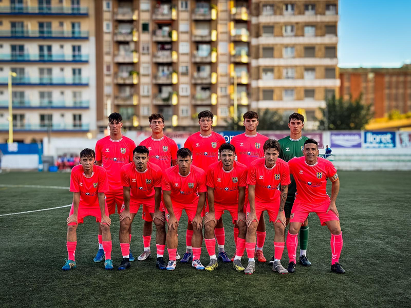 L'onze inicial del Palamós CF davant el Lloret CF (Foto: Palamós CF - Laura Heras)