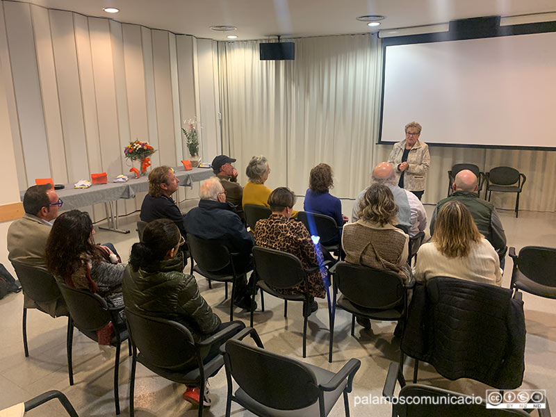 Ahir es va presentar el nou equp de projecció de cinema al Casal de la Gent Gran de Sant Antoni.