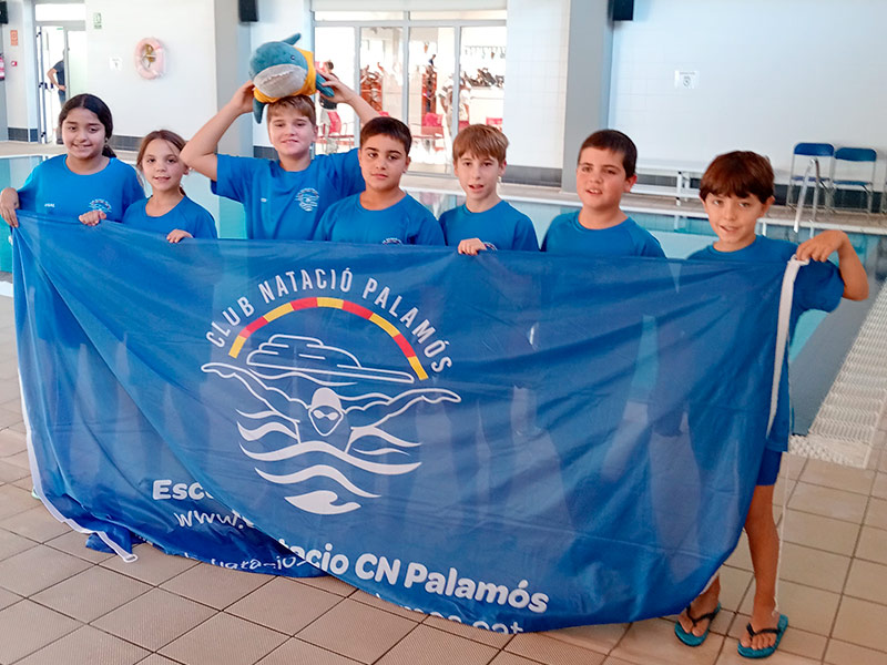 Nedadors del CN Palamós, aquest passat cap de setmana al Trofeu Memoria Raül Ramos. (Foto: CN Palamós).