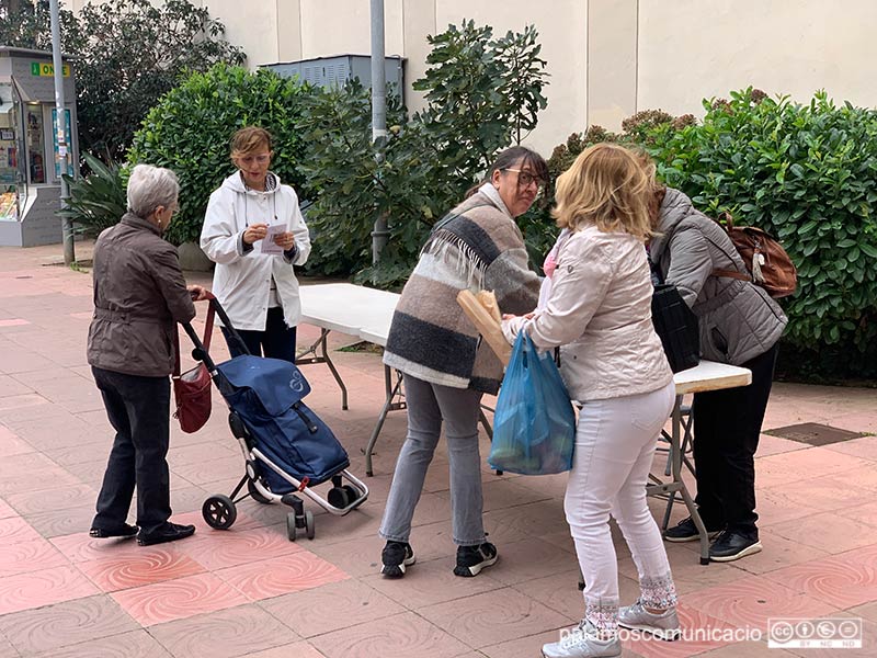La parada informativa de Som-hi per Palamós i Sant Joan, aquest passat dimarts a l'Avinguda de Catalunya.