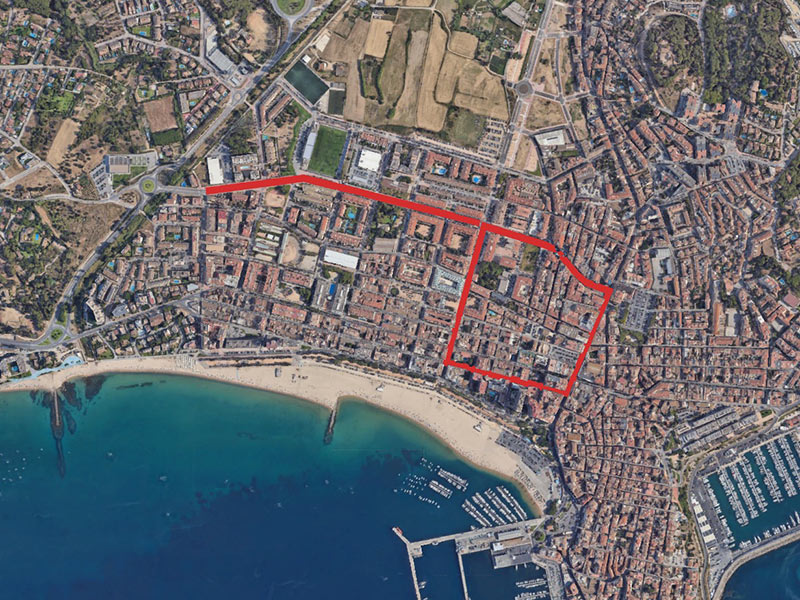 Delimitat de color vermell els carrers que seran noves zones vermelles d'aparcament. (Foto: Google Earth).