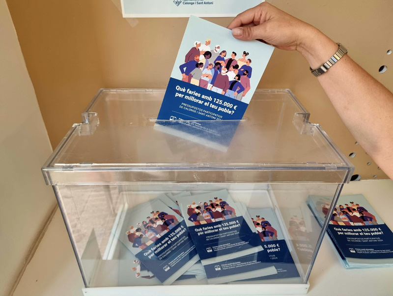 Urna per fer la votació presencial al pressupost participatiu calongí. (Foto: Ajuntament de Calonge i Sant Antoni).
