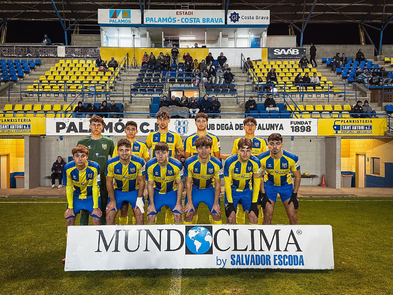 L'onze inicial del Palamós CF davant el Valls. (Foto: Palamós CF - Laura Heras)