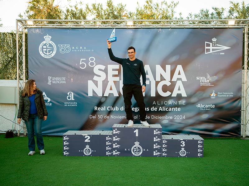 Ramon Figueras, guanyador de la 58a Setmana Nàutica d'Alacant. (Foto: David Bañuls).