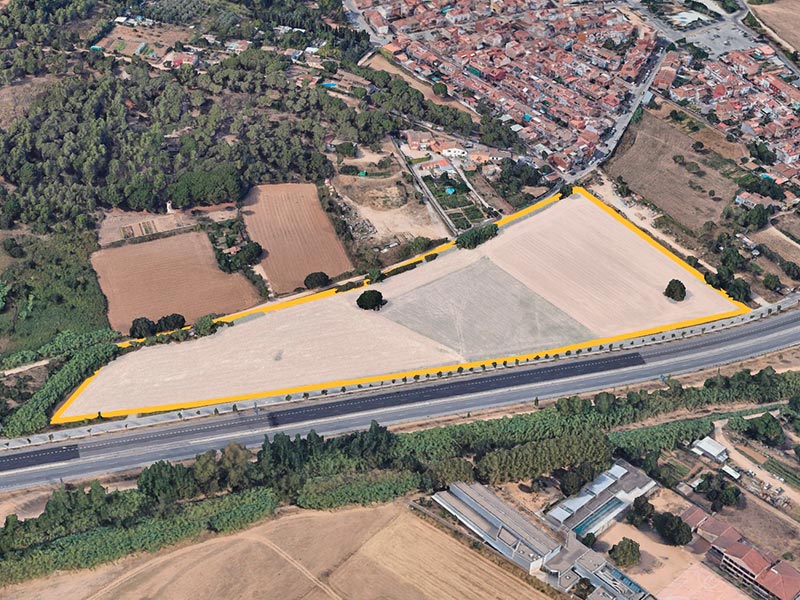 Delimittada de color groc, la ubicació aproximada d'on s'ha de construir el futur hospital de Palamós. (Foto: Google Earth).