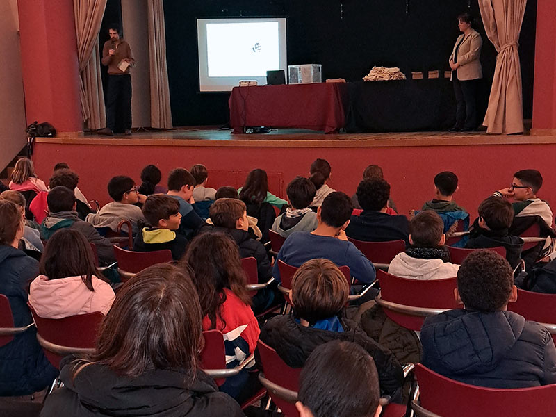 El Consell d'Infants de Calonge i Sant Antoni va quedar constituït després de la sessió inaugural celebrada al Teatre Mundet.