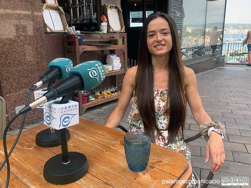 La infermera Cristina Torrego, Referent de Recerca de l'ABS Palamós, en una entrevista del programa 