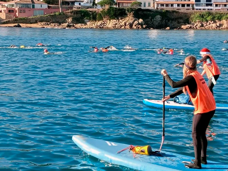 60 nedadors van participar el passat dia 28 a la 'Sansiswim' entre el Port Marina i la Fosca. (Foto: CN Palamós).