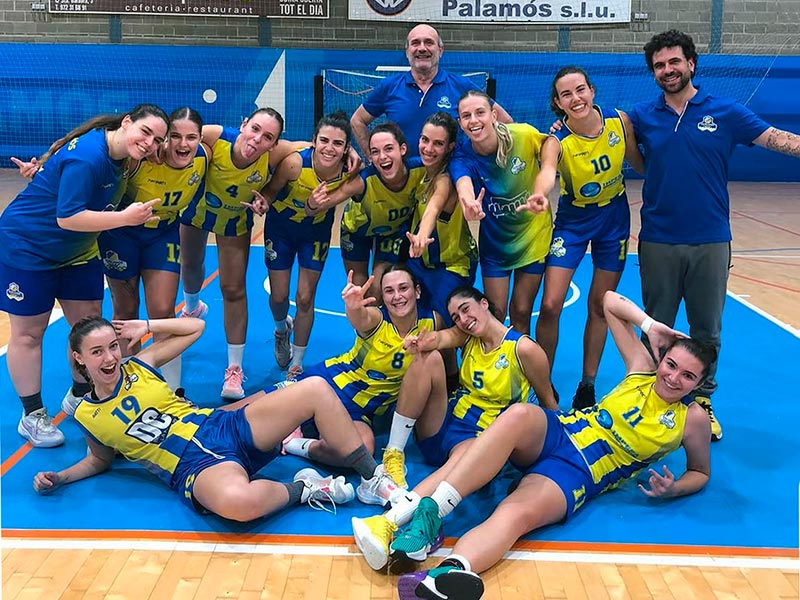 L'equip de Primera Territorial Femení del Club Esportiu Palamós. (Foto: CE Palamós).