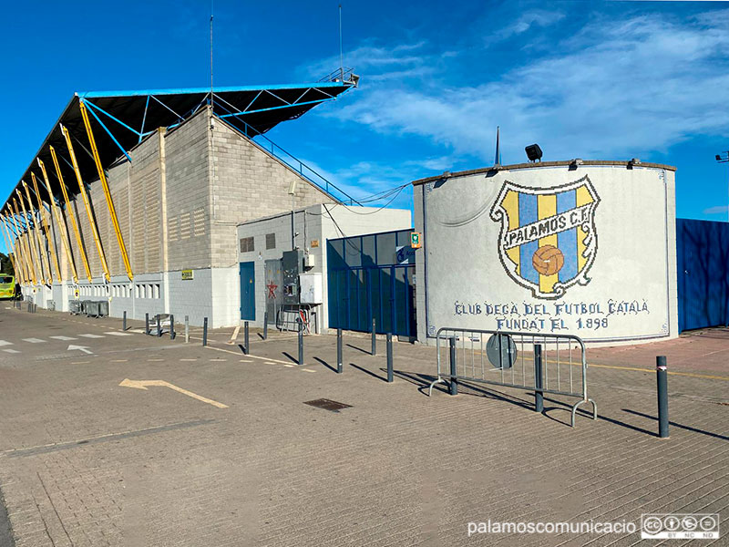 L'Ajuntament contempla la reforma de la visera de la tribuna de l'Estadi Municipal Palamós Costa Brava.