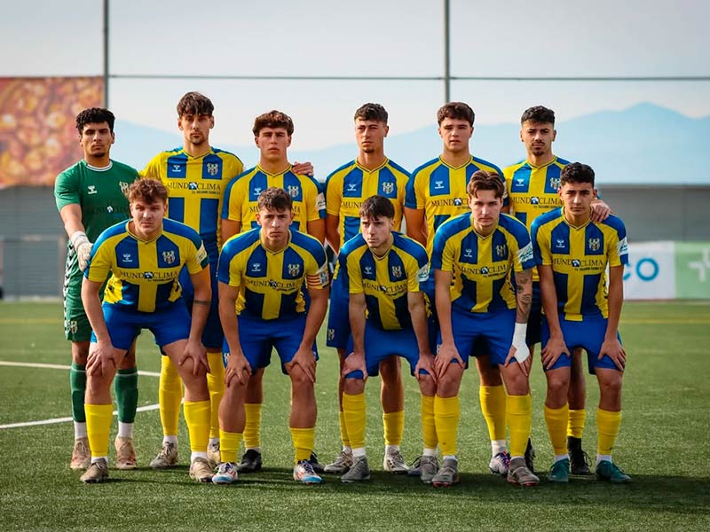 L'onze inicial del Palamós en el partit jugat avui a Rubí. (Foto: Palamós CF - Laura Heras).