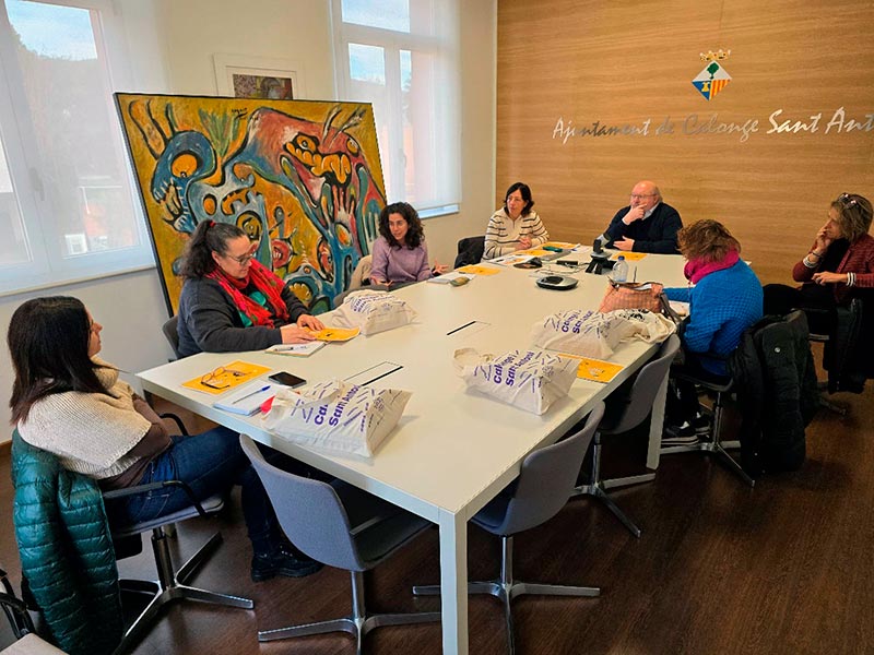 L'Ajuntament de Calonge i Sant Antoni entrega materials didàctics a les escoles en el marc del projecte educatiu de Calonge, Poble de Llibres.