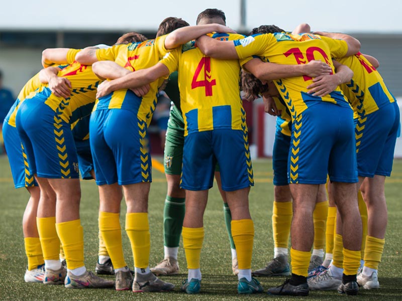 Els jugadors del Palamós buscaran diumenge trencar la ratxa de cinc derrotes consecutives. (Foto: Palamós CF - Laura Heras).