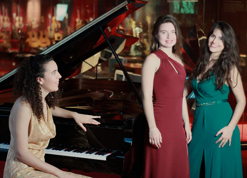 Georgina Masanés (piano), Marta Roca (mezzosoprano) i Ariadna Moraleda (soprano). (Foto: Ajuntament de Palamós).