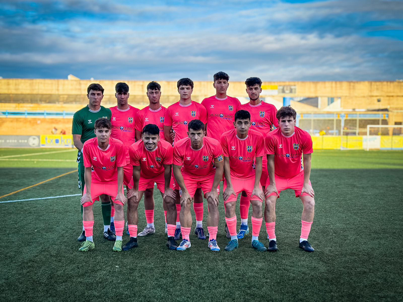 L'onze inicial del Palamós CF davant el Sant Mauro. (Foto: Palamós CF - Laura Heras)