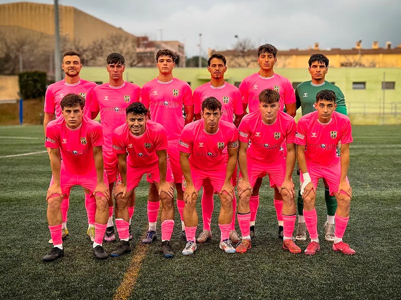 L'onze inicial del Palamós en el partit disputat avui al camp de l'Atlètic Sant Just. (Foto: Palamós CF - Laura Heras).