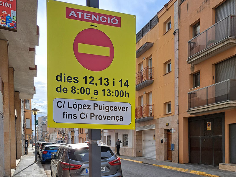 Restriccions al trànsit des d'avui i fins divendre a un tram de López Puigcerver. (Foto: Ajuntament de Palamós).