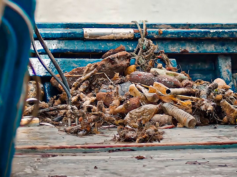 Els pescadors recullen cada dia centenars de quilos de residus, principalment plàstics. (Foto: Pesca Neta).