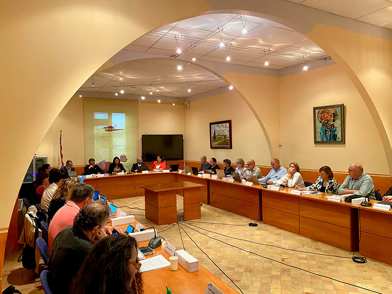 Imatge d'arxiu d'una sessió plenària del Consell Comarcal. (Foto: Consell Comarcal del Baix Empordà).