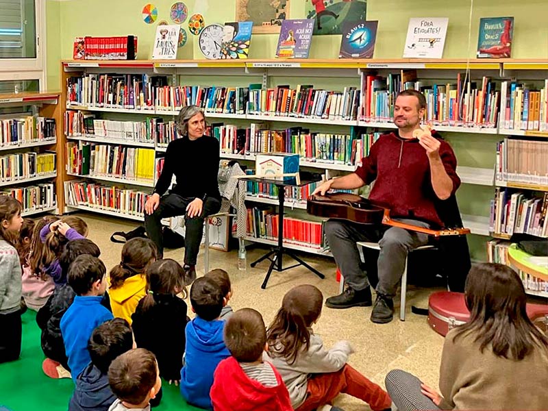 Avui hi ha contes musicats a la biblioteca amb 