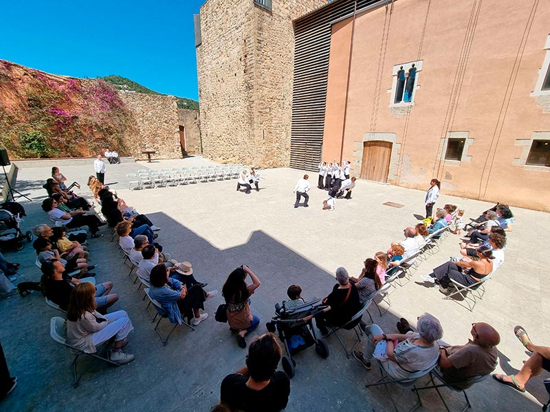 Un dels espectacles de dansa de l’Aparador 2024. (Foto: Ajuntament de Calonge i Sant Antoni).