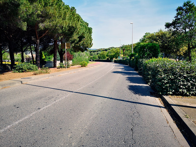 El tram del vial del Port que s'asfaltarà properament. (Foto: Ajuntament de Palamós).