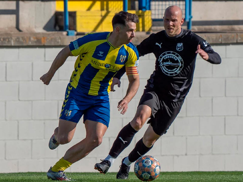 El capità del Palamós, Gerard Mercader, durant el partit de la passada jornada. (Foto: Palamós CF - Sergio Arrebola).