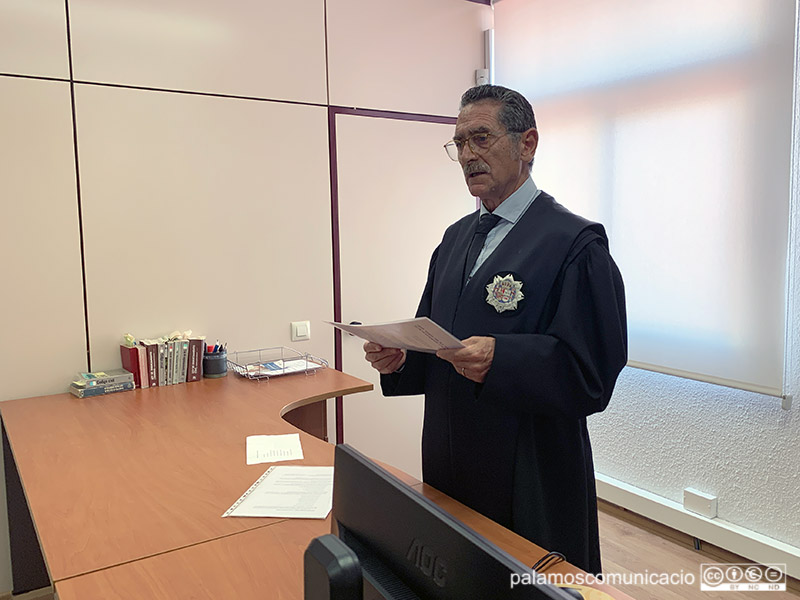 Enric Marsal, Jutge de Pau de Palamós, oficiant un casament civil, en una imatge d'arxiu.