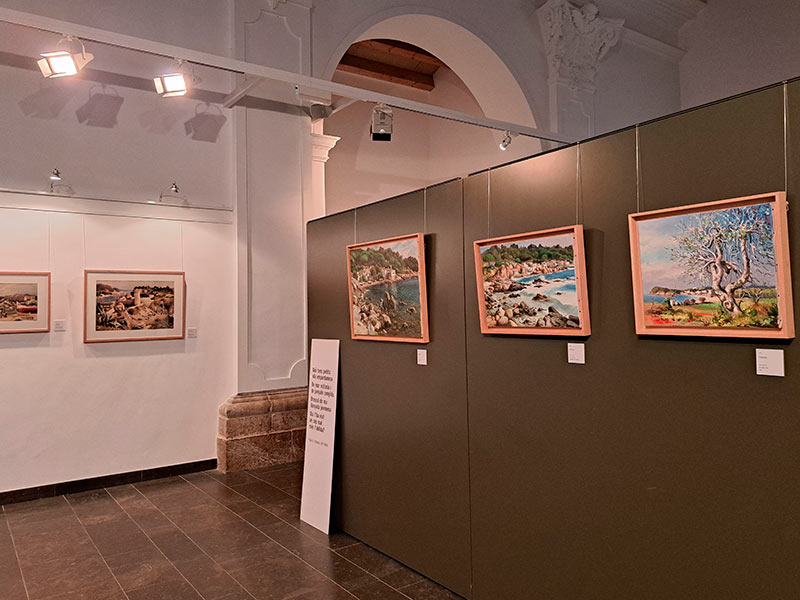 L'exposició a la Capella del Carme es podrà visitar fins al 28 de setembre. (Foto: Ajuntament de Palamós).