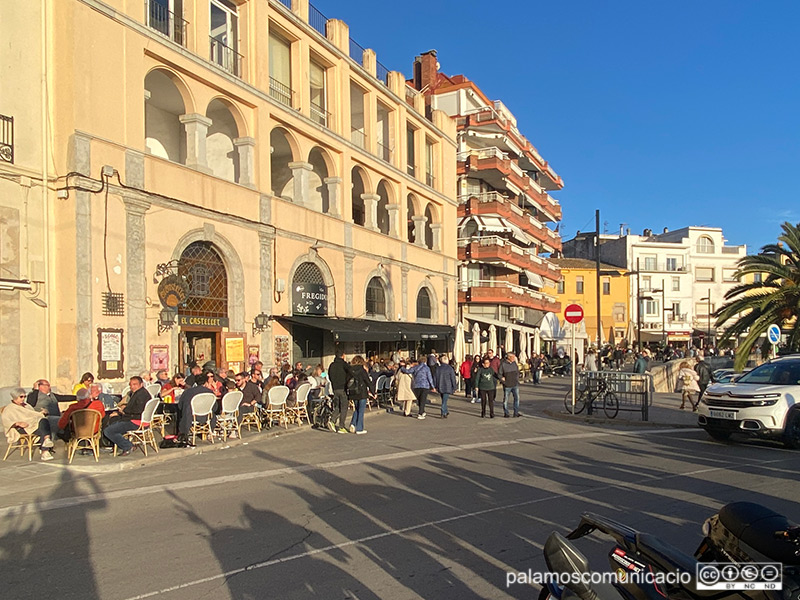 Terrasses plenes a la zona de la Planassa, l'any passat per Setmana Santa.