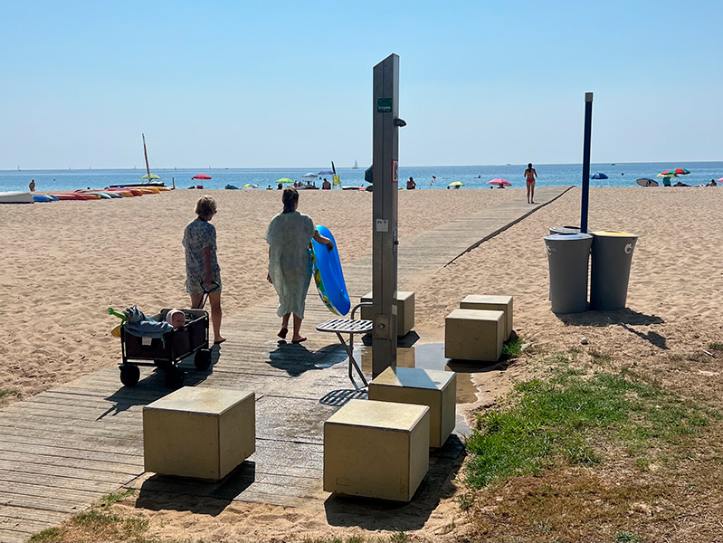 Una de les dutxes de la platja de Sant Antoni, en una imatge d'arxiu.