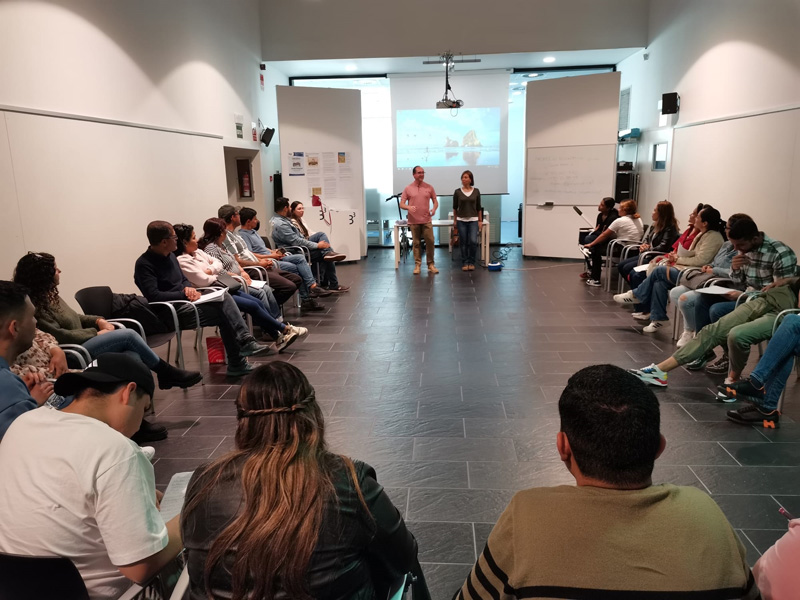 Cloenda del curs de  formació en coneixement de la societat catalana. (Foto: Ajuntament de Palamós).