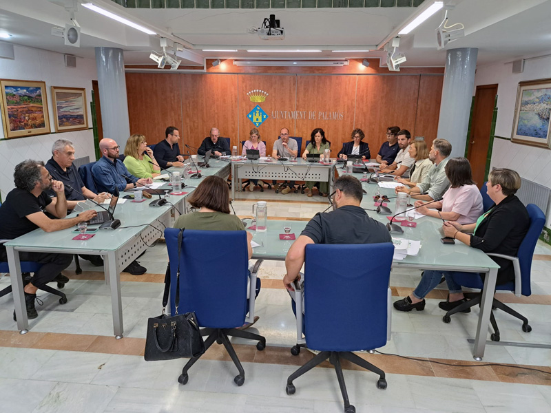 Ple de Maig de l'Ajuntament de Palamós, celebrat ahir. (Foto: Ajuntament de Palamós).