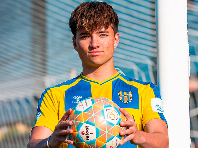 Kai Tino arriba al Palamós procedent del Begur. (Foto: Palamós CF - Laura Heras).