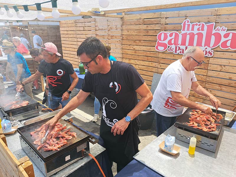 Més de 40.000 tiquets venuts i 500 quilos de gamba servida aquest dissabte a la Fira de la Gamba. (Foto: Ajuntament de Palamós).