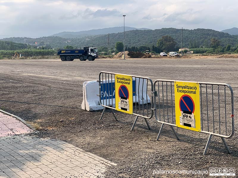 Mquinària treballant a l'aparcament de Santiago Bañeras, la passada setmana.