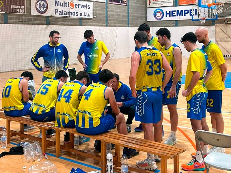 Un partit d'aquesta temporada del sènior masculí del Club Esportiu Palamós. (Foto: CE Palamós).