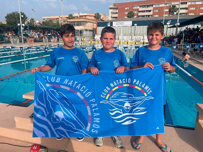 Els benjamins del Club Natació Palamós, Erti Torró , David Jimenez i Valentino Di Sabato, als Campionats de Catalunya de Reus. (Foto: CN Palamós).