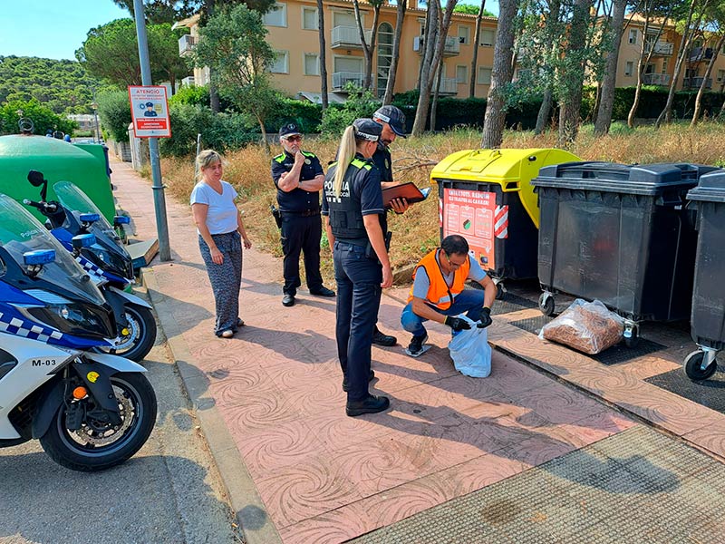 Palamós comença una campanya per controlar els abocaments i el mal ús dels contenidors. (Foto: Ajuntament de Palamós).