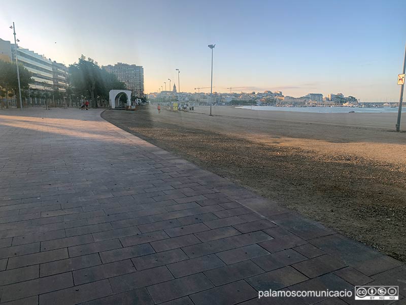 Estat de les obres al passeig del Mar de Palamós, aquest matí.