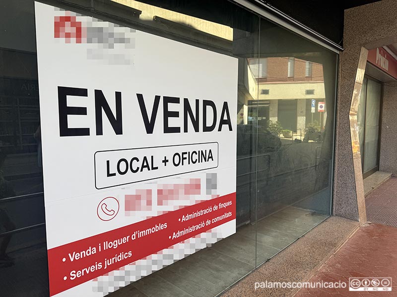 Un local buit al carrer d'Orient.