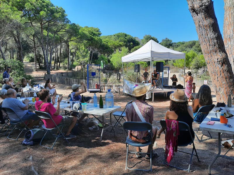 SOS Costa Brava celebra dissabte el seu 7è aniversari amb una acció reivindicativa i un dinar popular a la Fosca. (Foto: SOS Costa Brava).