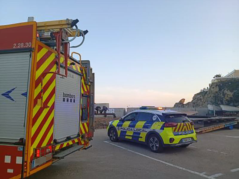 L'incident va mobilitzar la Policia Local, Mossos d'Esquadra i els Bombers de la Generalitat. (Foto: Arnau Salvador).