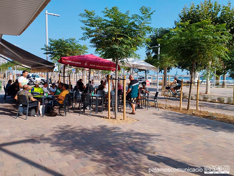 La terrassa del Bar La Vela del passeig del Mar, ahir a la tarda.