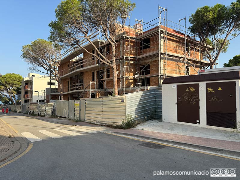 Construcció d'habitatges al solar de l'antic hotel Bellafosca, aquest passat dissabte.