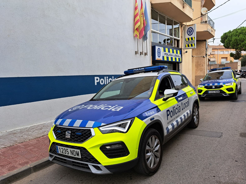 Els dos nous cotxes patrulla de la Policia Local de Palamós. (Foto: Ajuntament de Palamós).