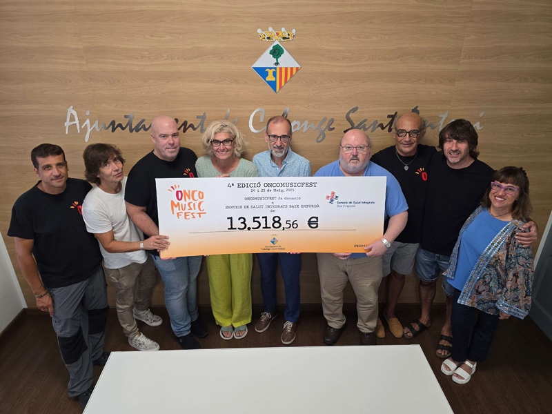 Entrega del xec a SSIB per part de l'organització de l'OncoMusicFest i l'Ajuntament de Calonge i Sant Antoni.