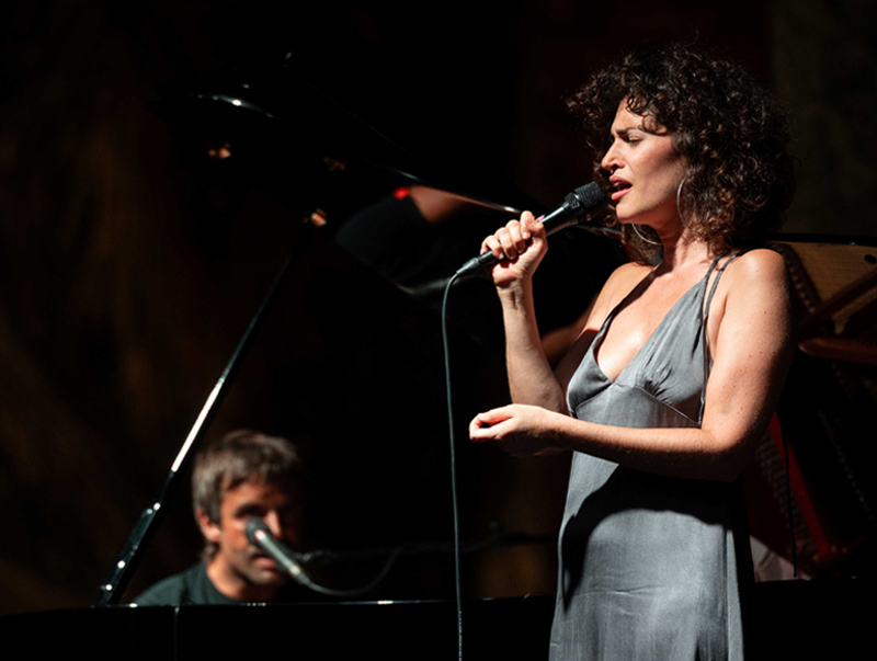 El concert d'Elena Gadel i Manu Guix al F'ESTIU. (Foto: Ajuntament de Calonge i Sant Antoni).